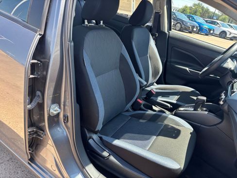 Used 2025 Nissan Versa SV FWD image 34