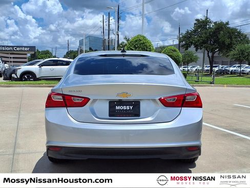 Used 2018 Chevrolet Malibu LS w/ LPO, Convenience Package 2 FWD image 6