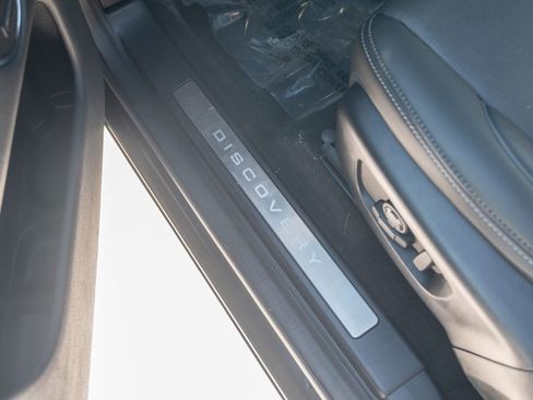 Certified 2024 Land Rover Discovery Sport Dynamic SE image 17