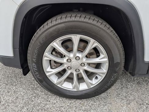 Used 2019 Jeep Cherokee Latitude w/ Popular Appearance Group FWD image 21