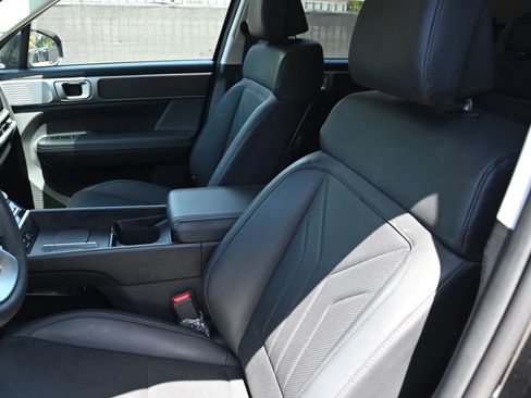 Used 2025 Hyundai Santa Fe SEL FWD image 10