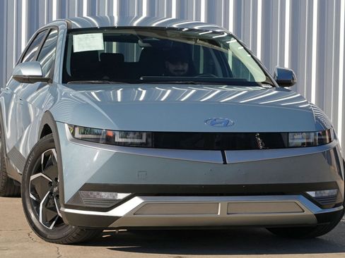 Used 2023 Hyundai Ioniq 5 SE image 2