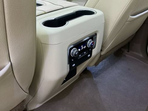 Used 2022 GMC Yukon Denali AWD/4WD image 28
