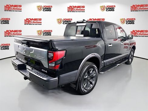 Certified 2023 Nissan Titan Platinum Reserve w/ Moonroof Package image 19