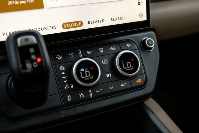 New 2026 Land Rover Defender 110 X-Dynamic SE AWD/4WD image 34