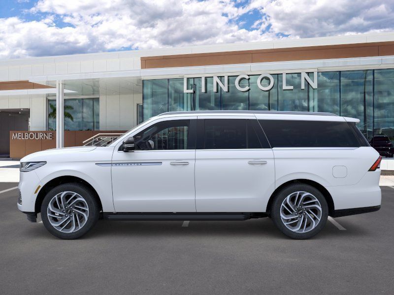 New 2026 Lincoln Navigator L Premier AWD/4WD image 3