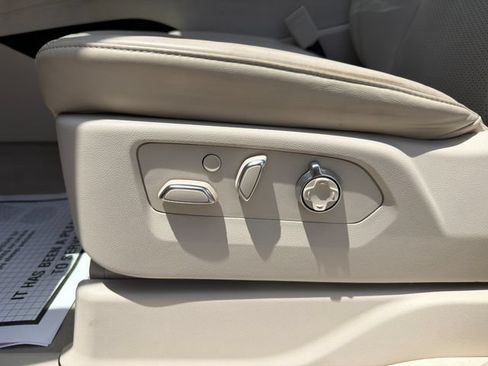Used 2023 Cadillac Escalade Premium Luxury Platinum AWD/4WD image 23