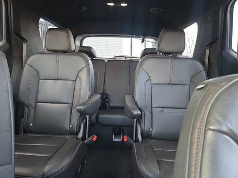 Used 2022 Chevrolet Traverse RS image 35