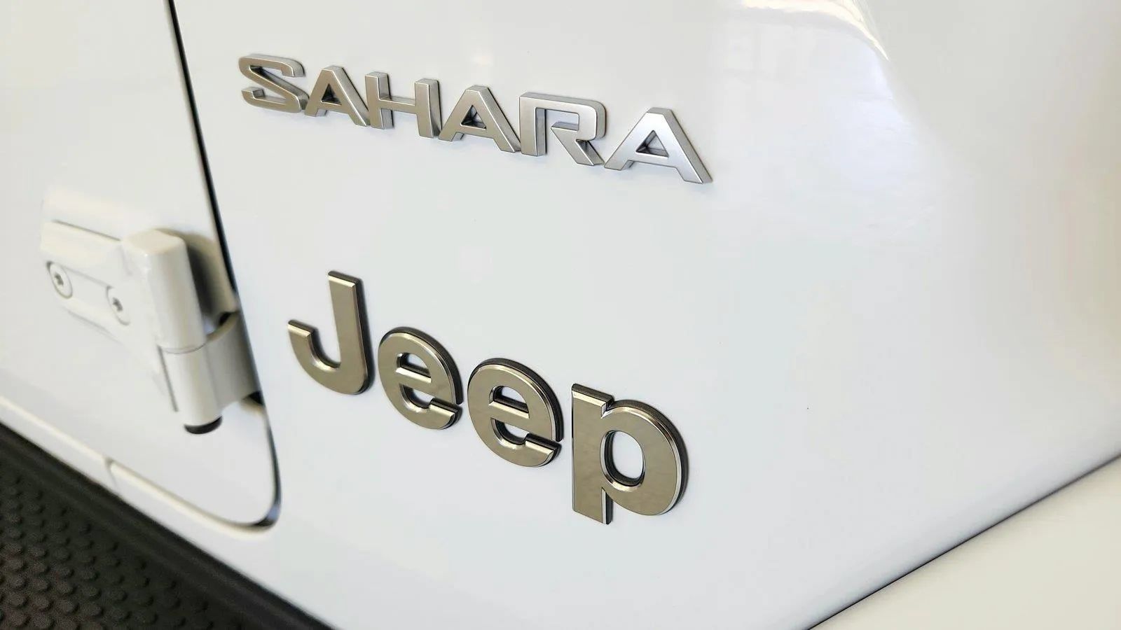 Used 2022 Jeep Wrangler Unlimited Sahara AWD/4WD image 16