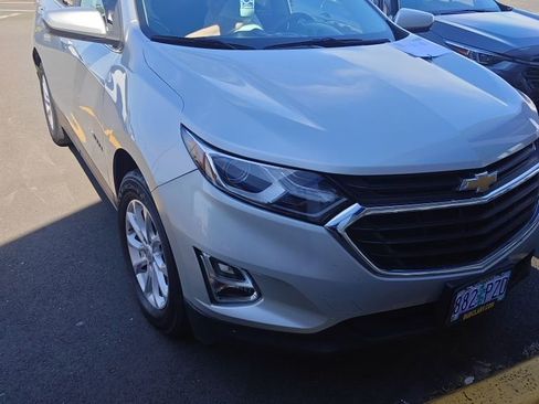 Used 2021 Chevrolet Equinox LT image 2