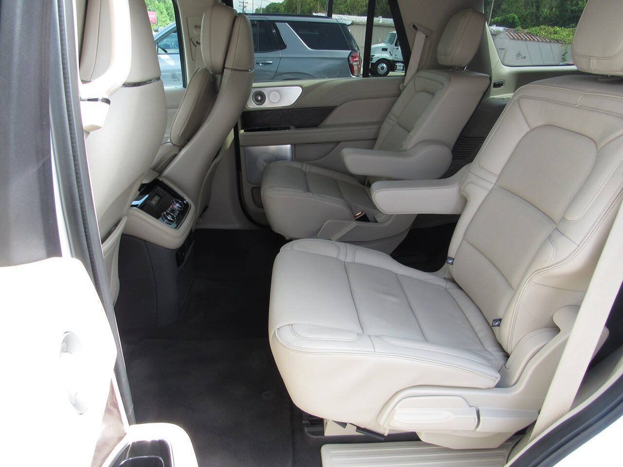 Used 2019 Lincoln Navigator Reserve w/ Cargo Package AWD/4WD image 16