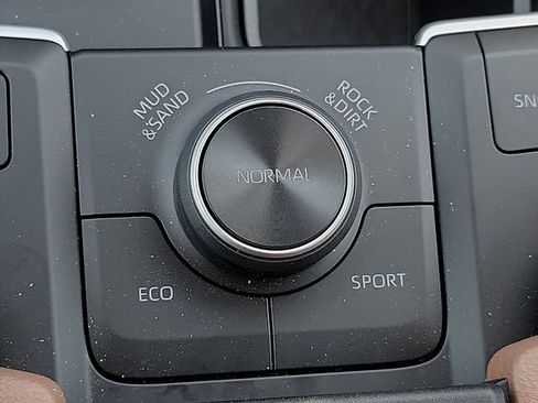 Used 2025 Toyota Grand Highlander AWD image 16