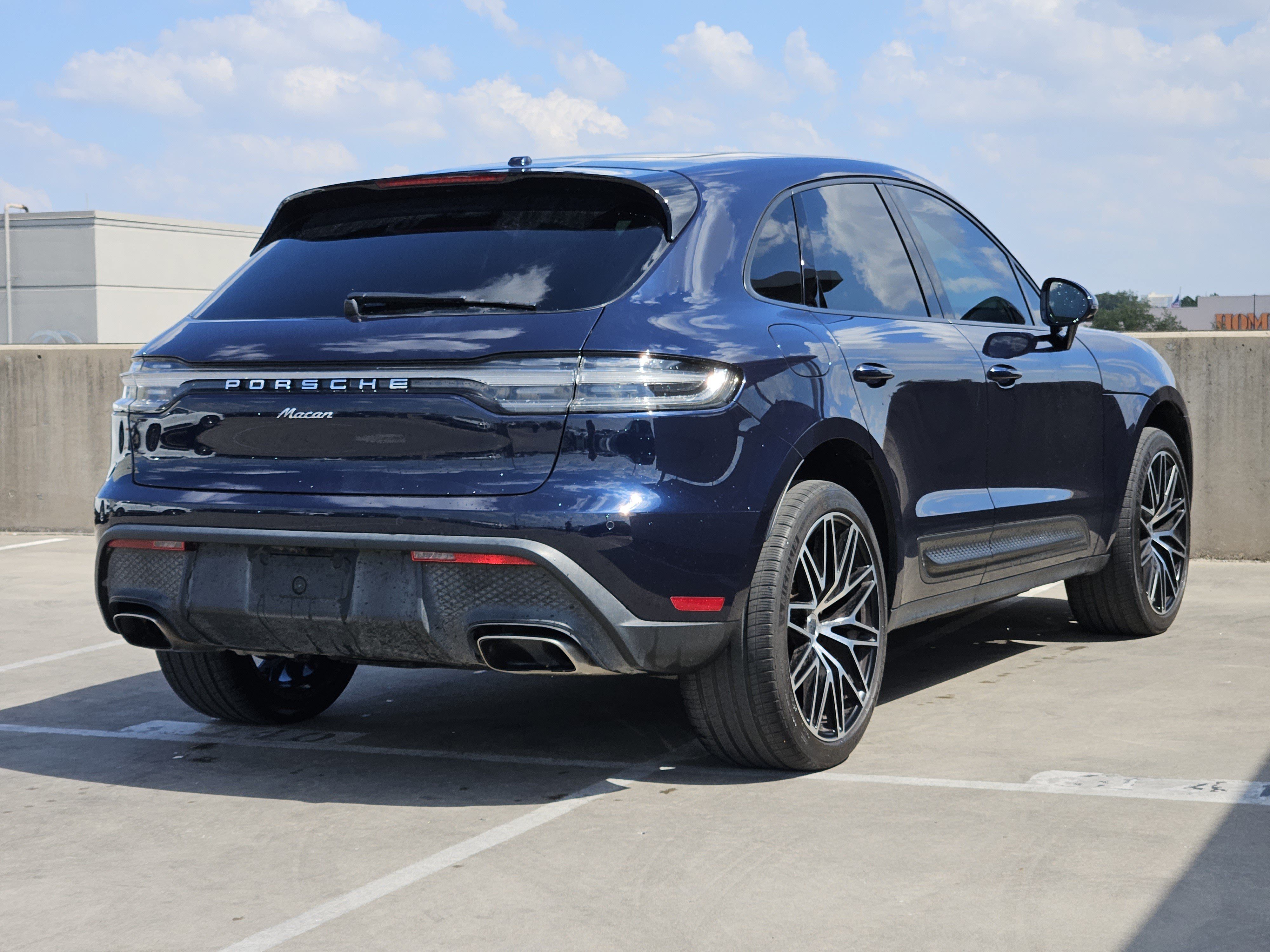 Certified 2023 Porsche Macan AWD/4WD image 8
