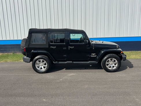 Used 2016 Jeep Wrangler Unlimited Sahara AWD/4WD image 4
