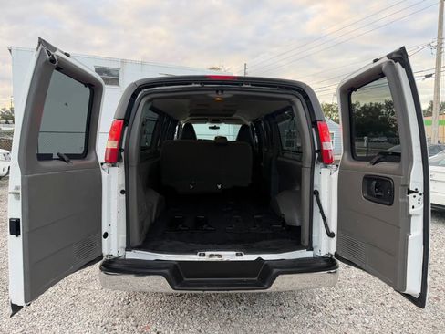 Used 2017 Chevrolet Express 3500 LT w/ LT Preferred Equipment Group image 12