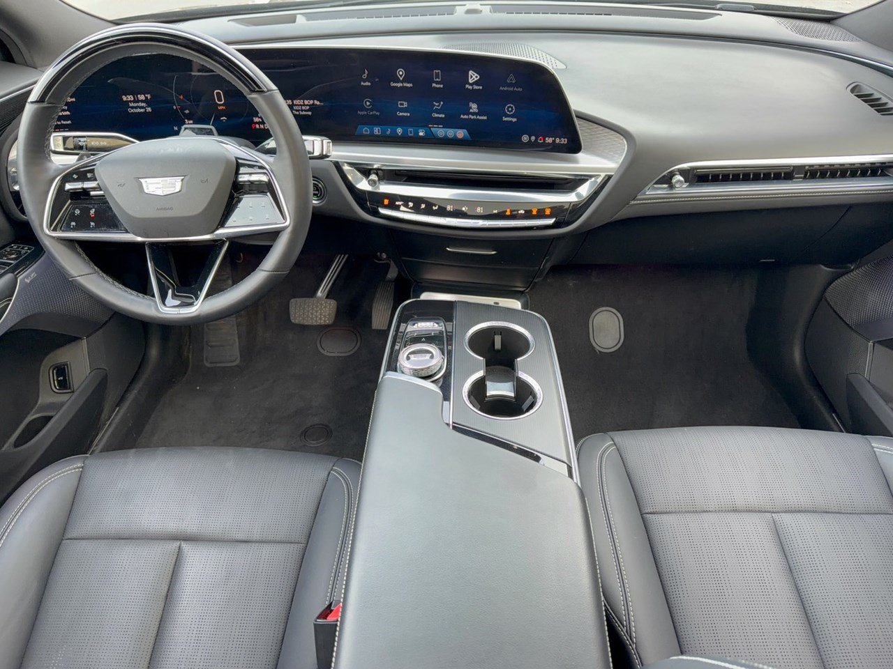 Used 2024 Cadillac Lyriq Luxury AWD/4WD image 17