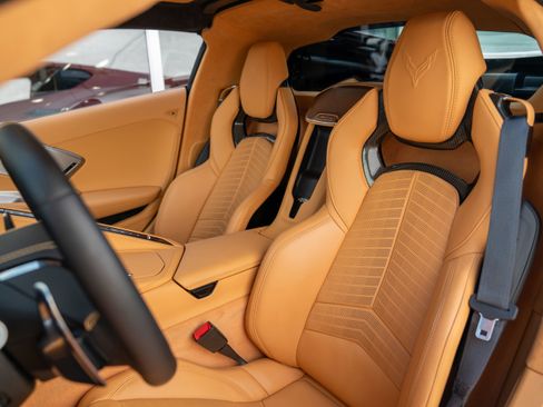 Used 2021 Chevrolet Corvette Stingray Premium Cpe w/ Z51 Performance Package image 9