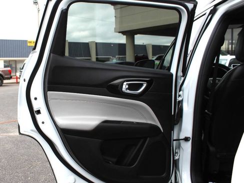 Used 2025 Jeep Compass Limited AWD/4WD image 16