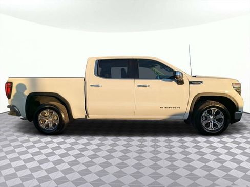 Used 2025 GMC Sierra 1500 SLT image 2