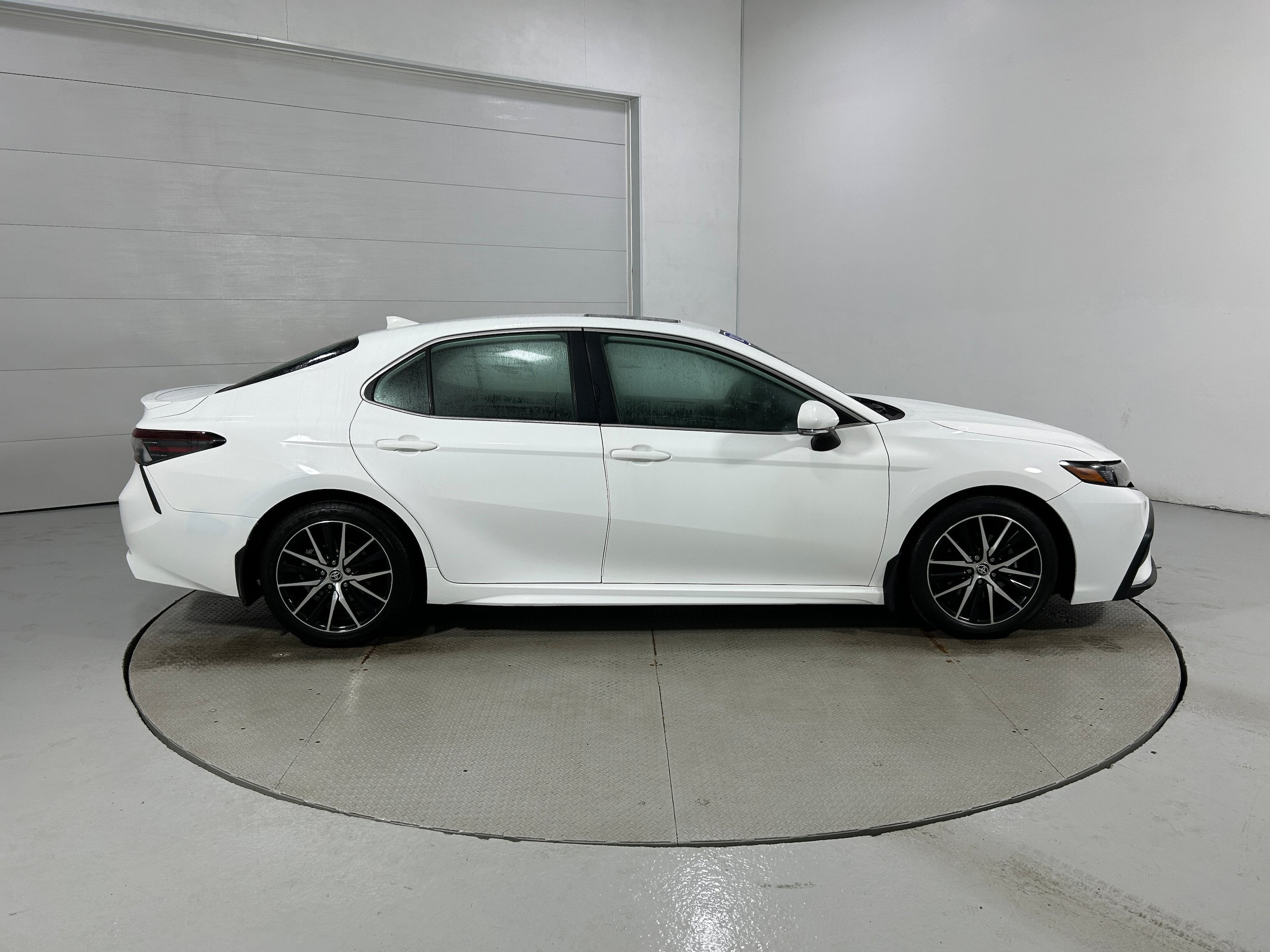 Used 2023 Toyota Camry SE w/ Cold Weather Package AWD/4WD image 34