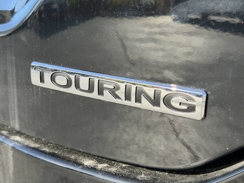 Used 2025 Honda Pilot Touring image 11