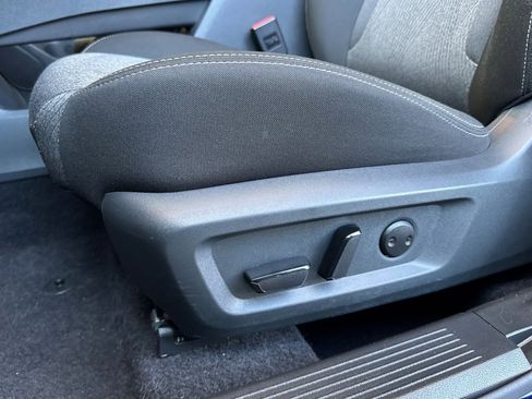 Used 2025 Nissan Rogue SV FWD image 13