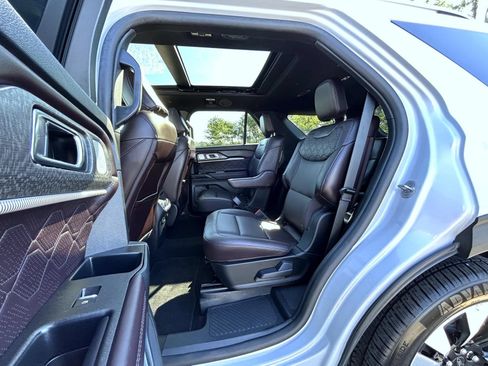 Used 2025 Ford Explorer Platinum w/ LUX Leather Package AWD/4WD image 21