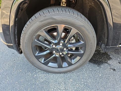 Used 2018 Jeep Grand Cherokee Altitude AWD/4WD image 26