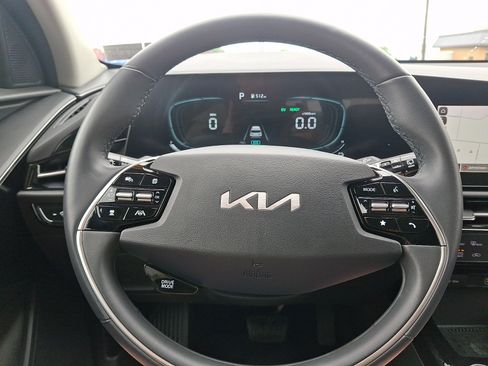 Used 2023 Kia Niro EX FWD image 19