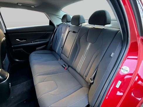 Used 2025 Hyundai Elantra SEL FWD image 21