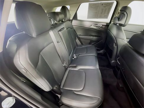 Used 2025 Kia Sportage EX w/ Premium Package image 29