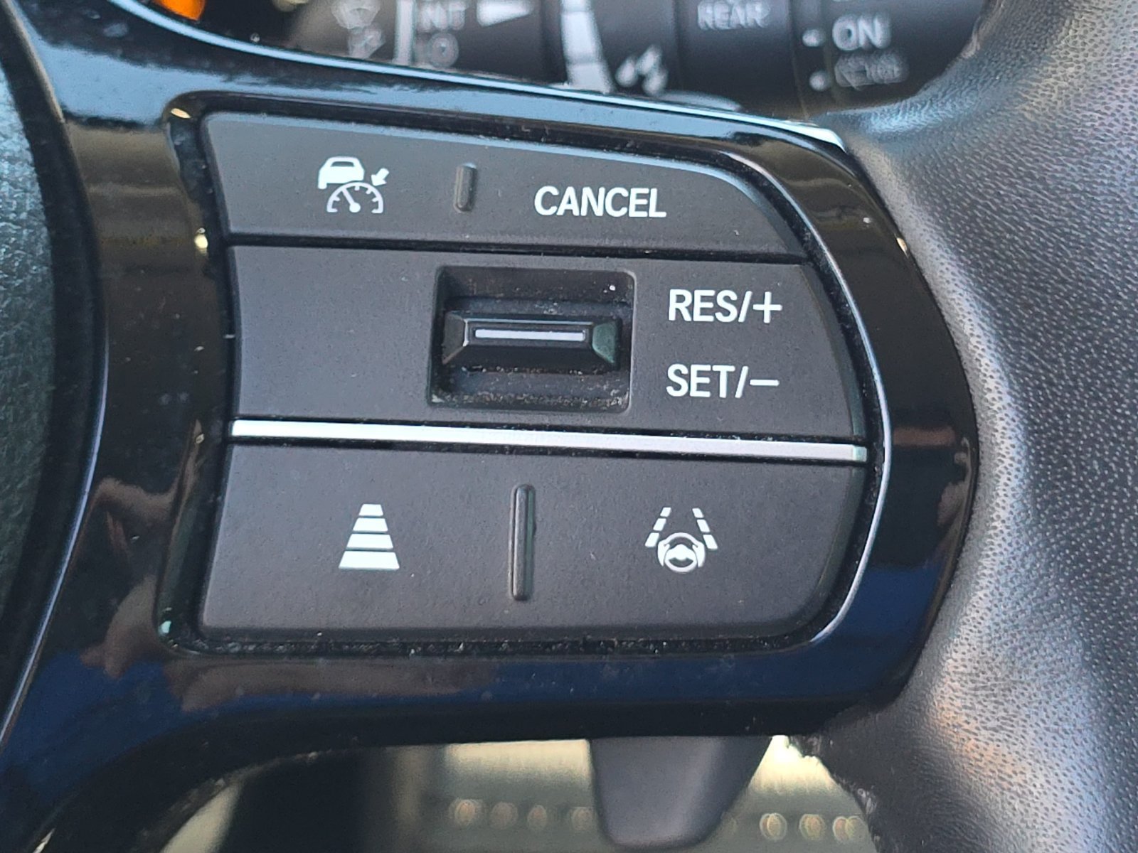 Used 2025 Honda Pilot EX-L image 13