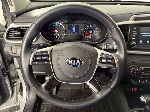 Used 2020 Kia Sorento S FWD image 17