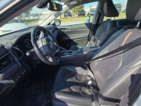 Used 2019 Toyota Camry XLE FWD image 3