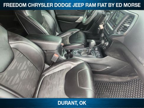 Used 2022 Jeep Cherokee Latitude AWD/4WD image 9