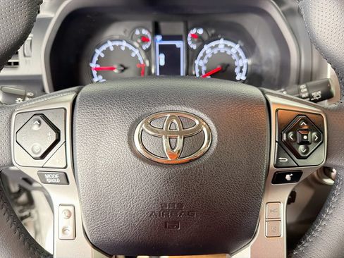 Used 2022 Toyota 4Runner SR5 Premium w/ Moonroof Package RWD image 16
