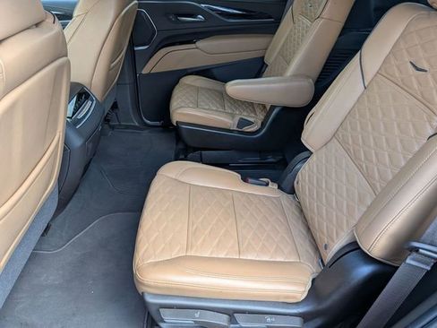 Used 2021 Cadillac Escalade Premium Luxury image 27