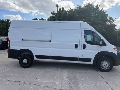 Used 2024 RAM ProMaster 2500 w/ Convenience Group image 2
