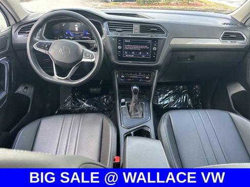 Certified 2024 Volkswagen Tiguan SE FWD image 16