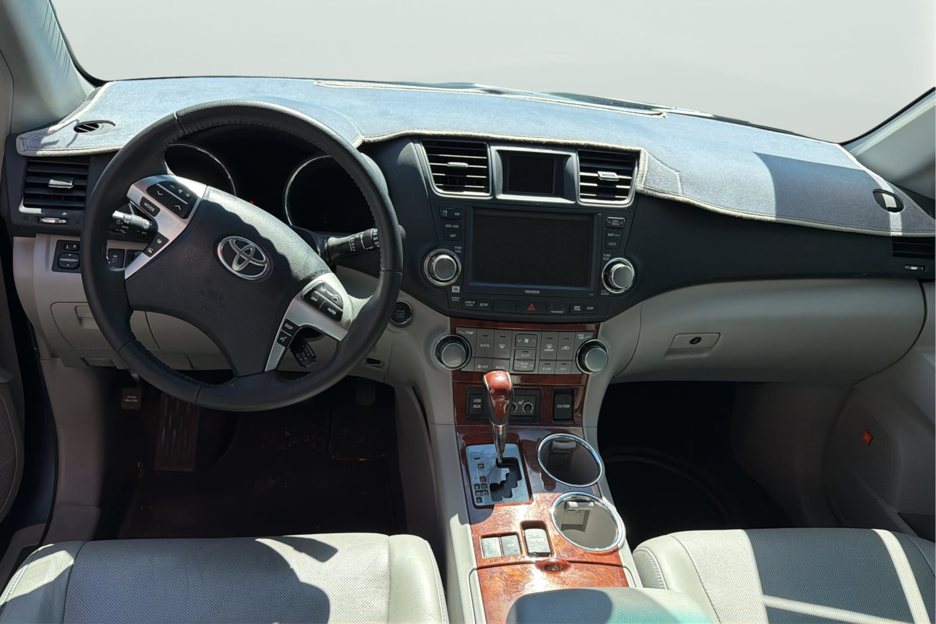 Used 2012 Toyota Highlander Limited w/ Tow Pkg FWD image 25
