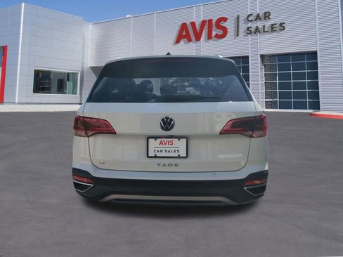 Used 2024 Volkswagen Taos SE image 7
