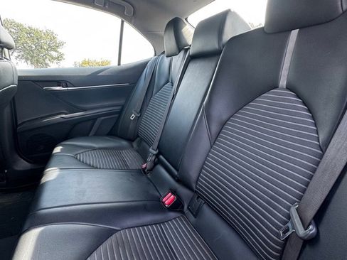 Used 2022 Toyota Camry SE image 12