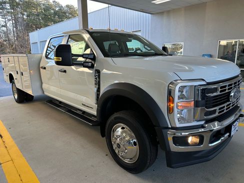 New 2025 Ford F450 XL w/ XL Chrome Package image 9
