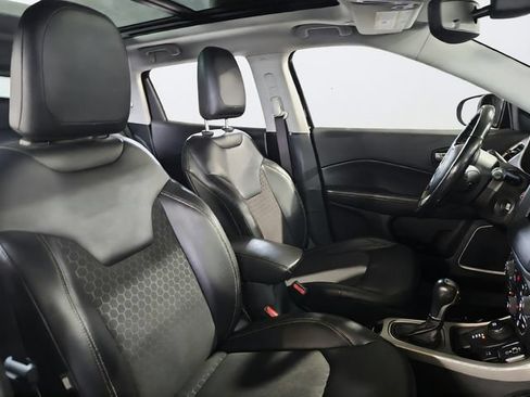 Used 2020 Jeep Compass Latitude AWD/4WD image 21