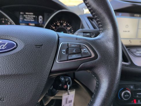 Used 2018 Ford Escape SEL w/ Ford Safe & Smart Package FWD image 18