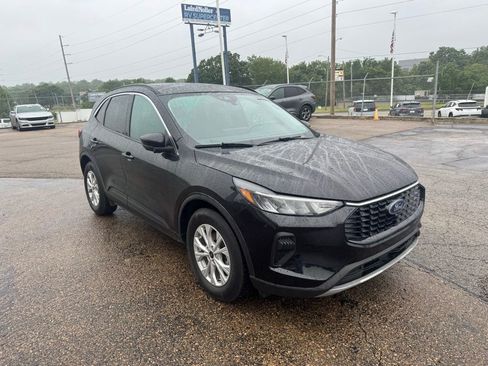 Used 2023 Ford Escape Active w/ Tech Pack #2 FWD image 1