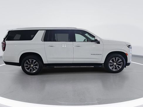 Used 2023 Chevrolet Suburban LT w/ LT Signature Plus Package AWD/4WD image 2