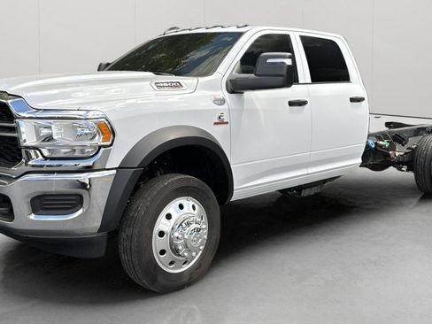 Used 2024 RAM 4500 Tradesman w/ Chrome Appearance Group image 9