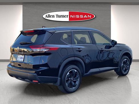 Used 2024 Nissan Rogue SV w/ SV Premium Package image 6
