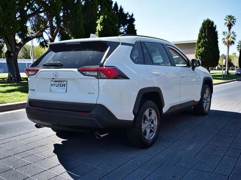Used 2024 Toyota RAV4 XLE FWD image 5
